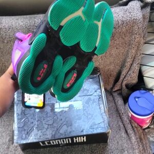 Size 13 LeBron XIX Men's Sneaker